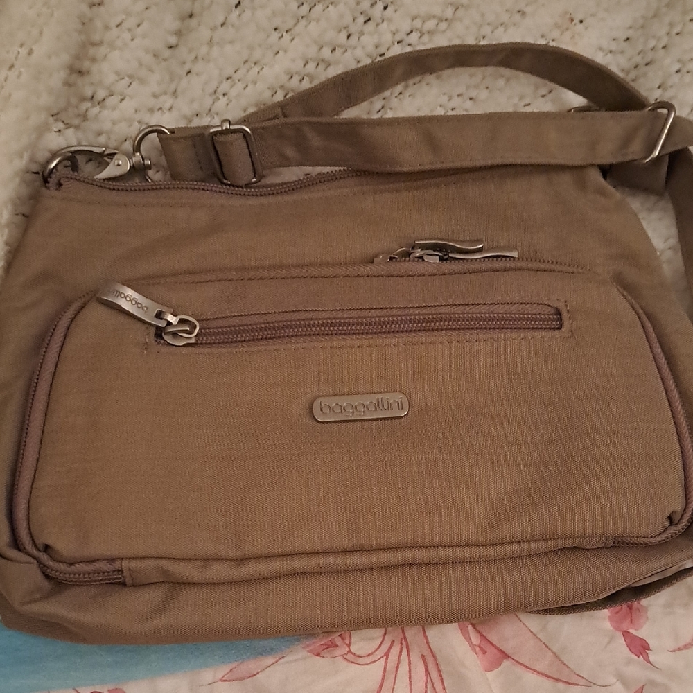 Baggallini Tan Messenger Bag with Adjustable Strap and Classic Design